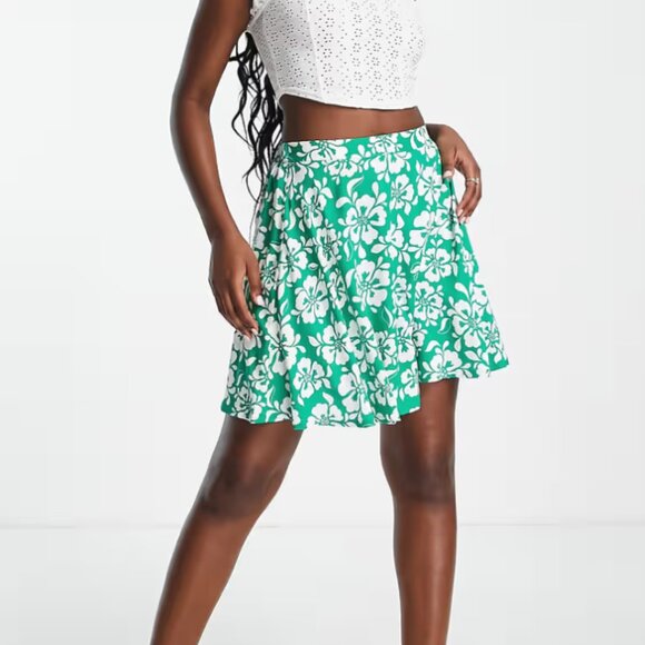 🆕 NWOT • Monki • mini skirt - Picture 3 of 4